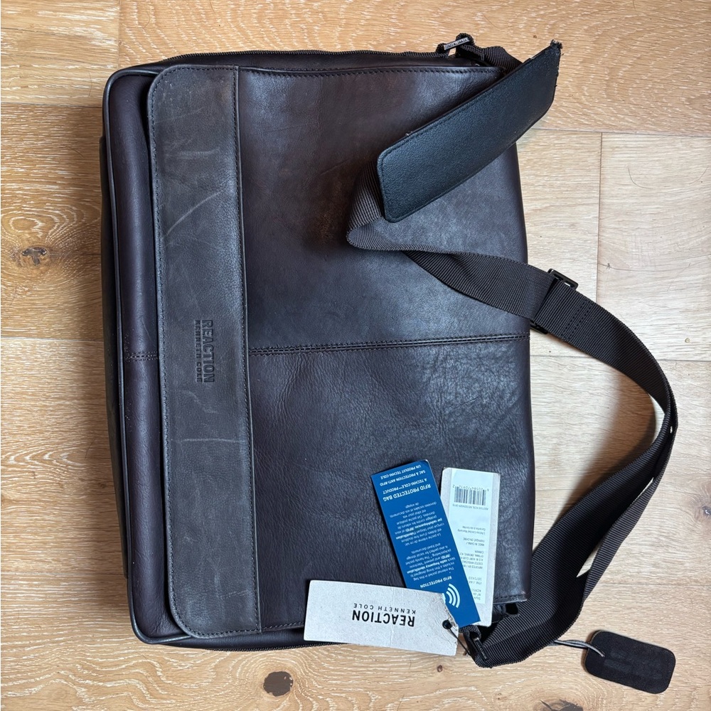 Kenneth Cole Reaction Dark Brown Leather Messenger Bag